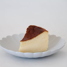 画像をギャラリービューアに読み込む, チョコレートテリーヌ & バスクチーズケーキミニギフトボックス / Chocolate Terrine and Mini Basque Cheesecake Gift Box