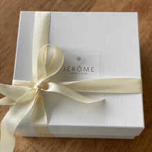 画像をギャラリービューアに読み込む, チョコレートテリーヌ & バスクチーズケーキミニギフトボックス / Chocolate Terrine and Mini Basque Cheesecake Gift Box